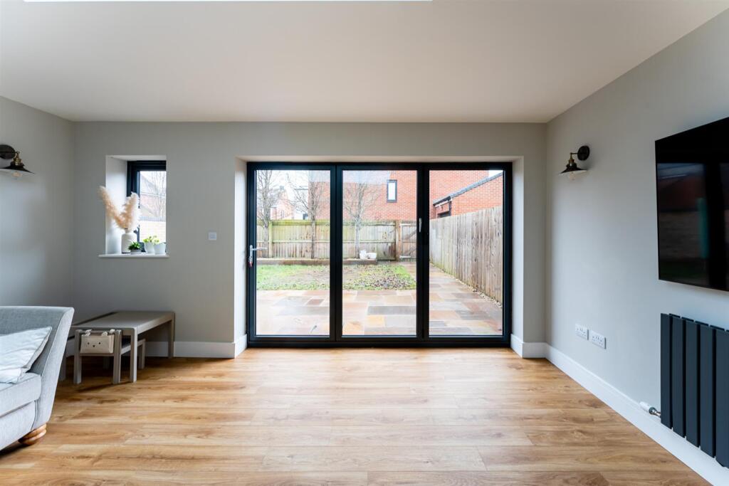 Additional property image - Hannah Drive, Locking Parklands - LARGE EXTENSION