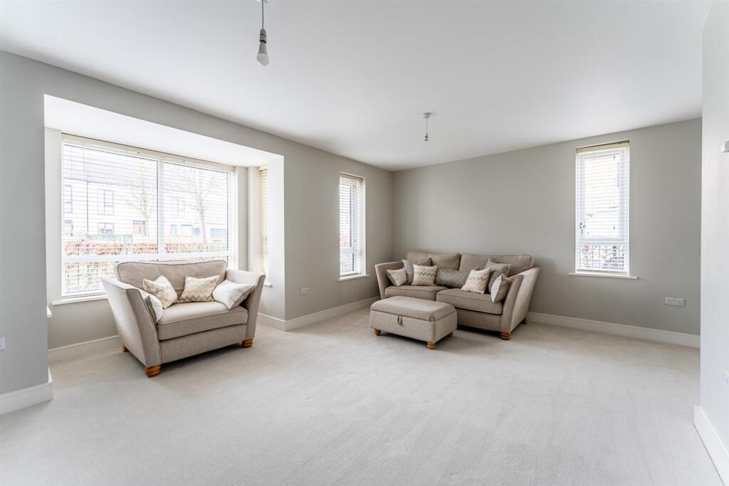 Additional property image - Hannah Drive, Locking Parklands - LARGE EXTENSION