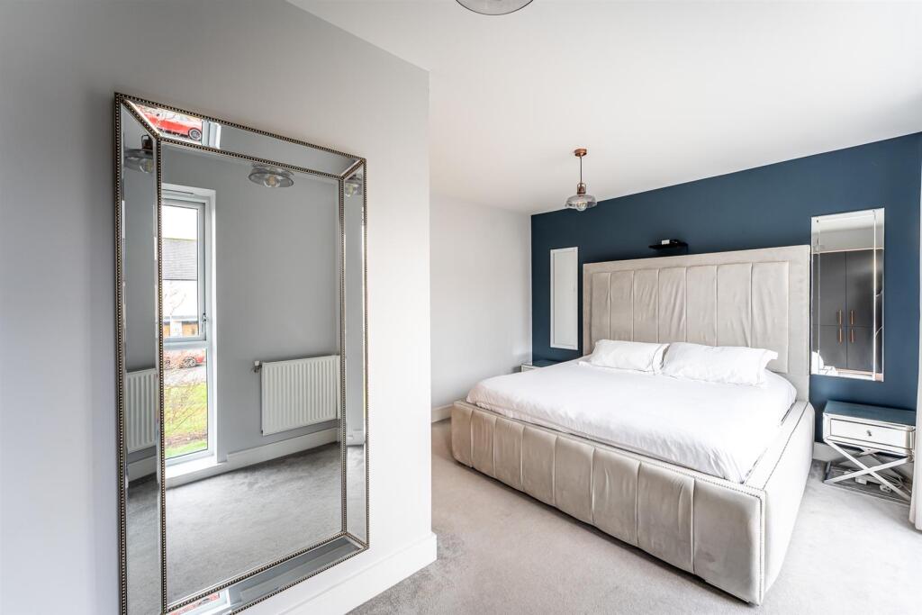 Additional property image - Hannah Drive, Locking Parklands - LARGE EXTENSION