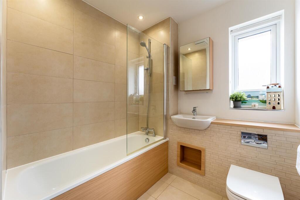 Additional property image - Hannah Drive, Locking Parklands - LARGE EXTENSION