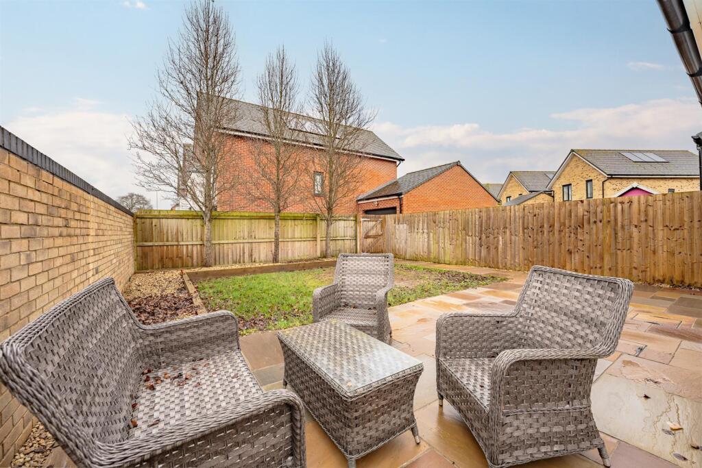 Additional property image - Hannah Drive, Locking Parklands - LARGE EXTENSION