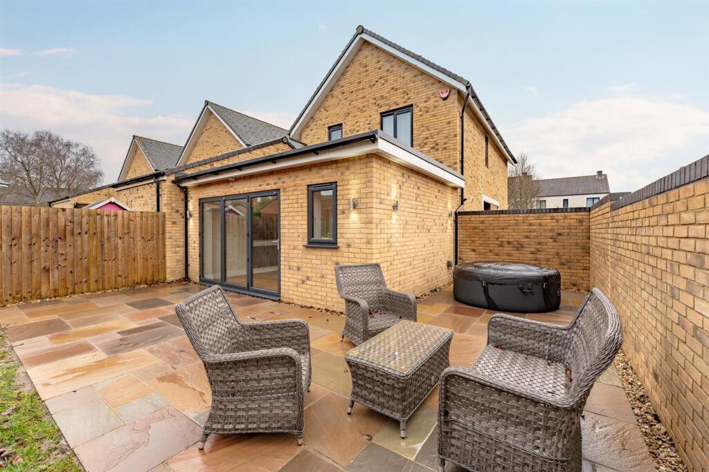 Additional property image - Hannah Drive, Locking Parklands - LARGE EXTENSION