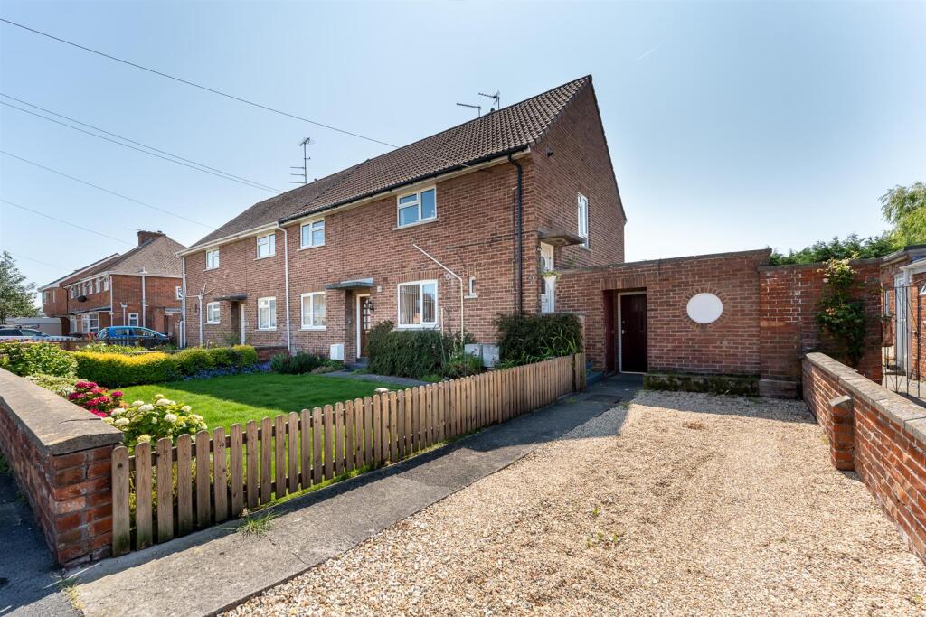 Main image of property: Sycamore Close, Weston-Super-Mare - LARGE PRIVATE GARDEN