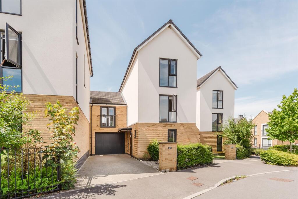 Main image of property: Scarf Drive, Locking Parklands - GENEROUS FAMILY HOME