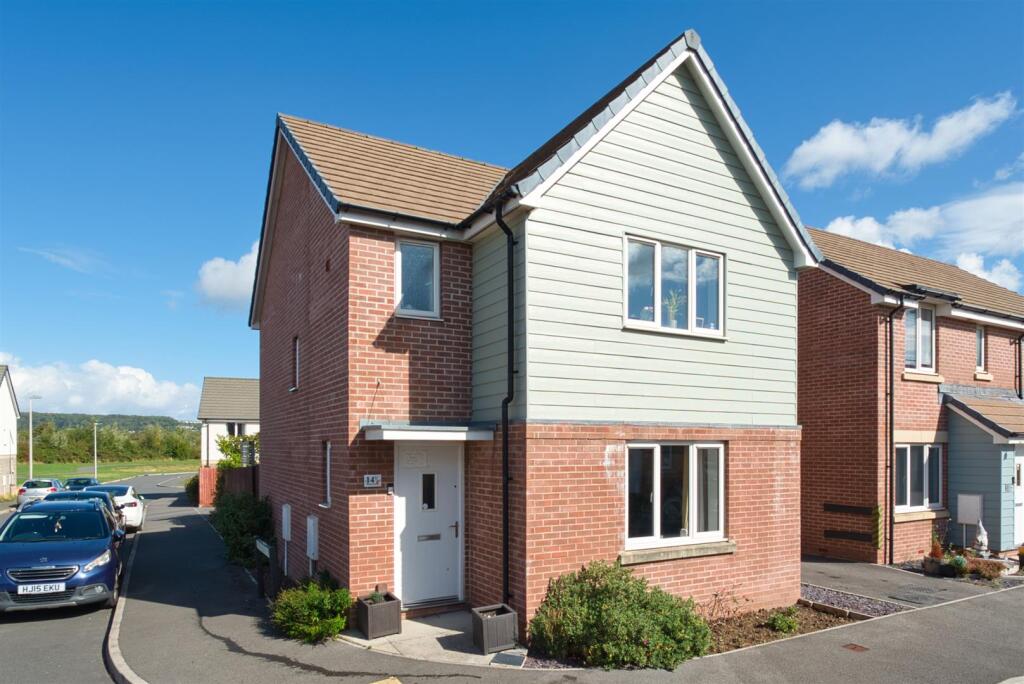 Main image of property: Mosquito End, Weston-Super-Mare - SPACIOUS DETACHED HOME