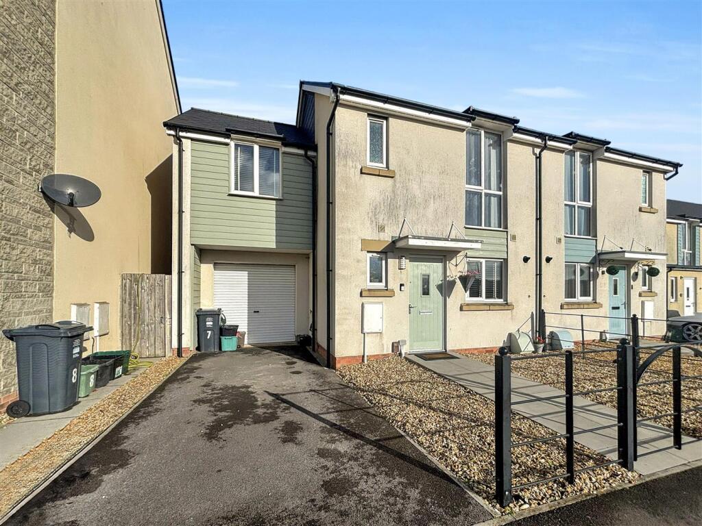 Main image of property: Mamba Grove, Weston-Super-Mare - OVER 1,000SQFT