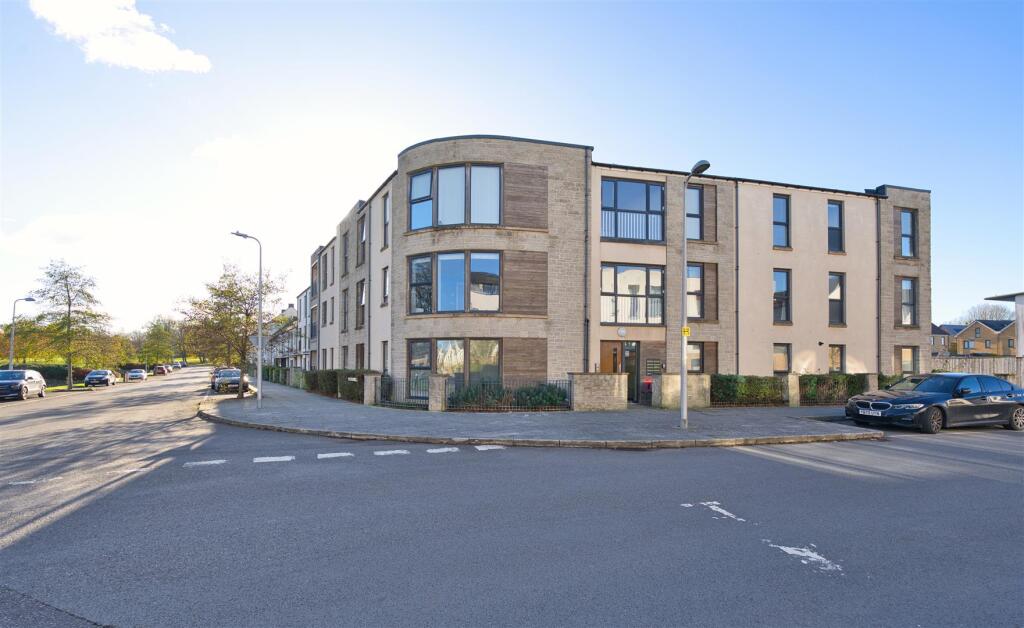 Main image of property: Cranwell Road, Locking Parklands - BEAUTIFUL FEATURE WINDOW