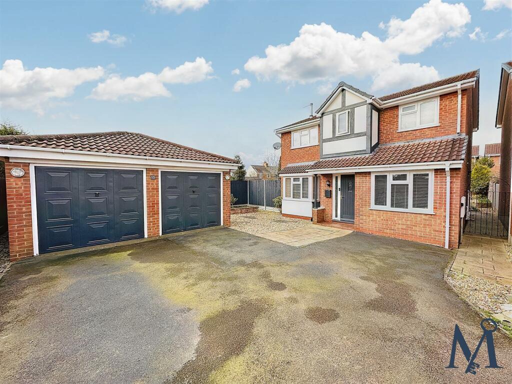 4 bedroom detached house for sale in Hedge Road, Hugglescote, Coalville