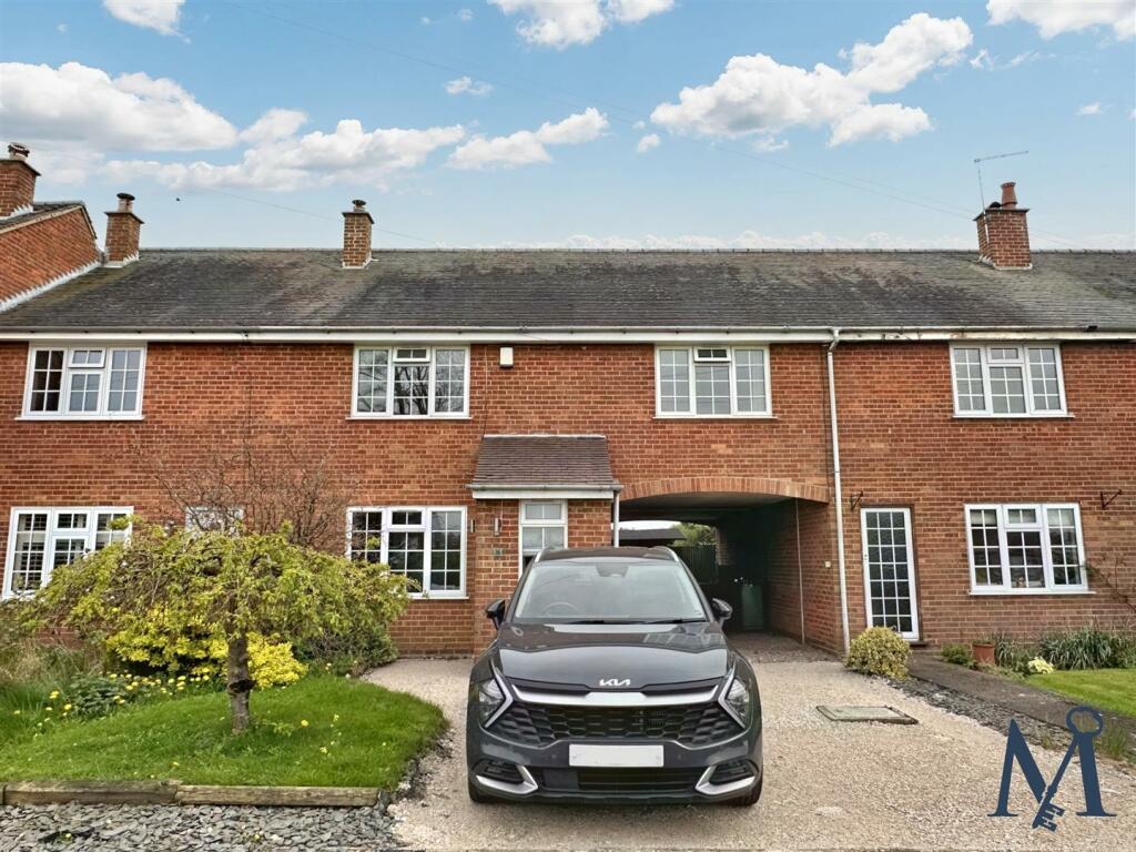 3 bedroom terraced house for sale in Main Street, Normanton Le Heath