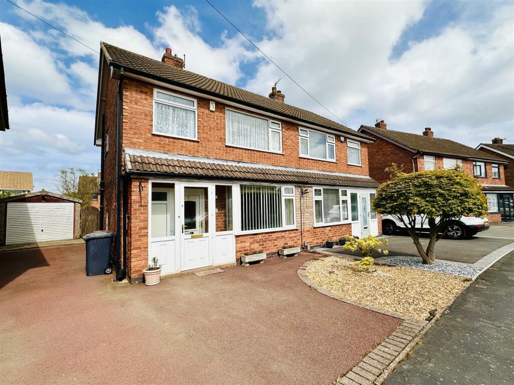 3 bedroom semidetached house for sale in Gillamore Drive, Whitwick, LE67