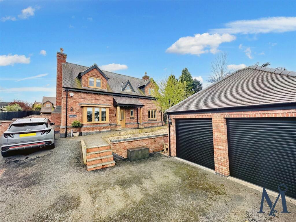4 bedroom detached house for sale in Hall Lane, Whitwick, Coalville, LE67