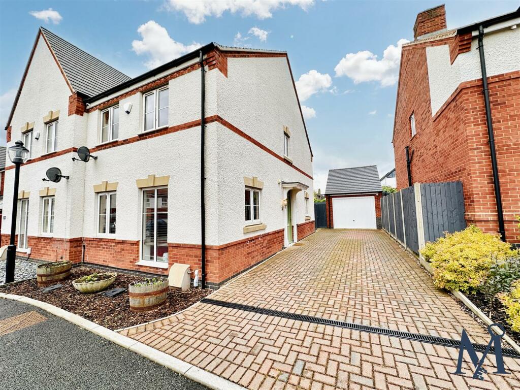 3 bedroom semidetached house for sale in Choyce Close, Coalville, LE67