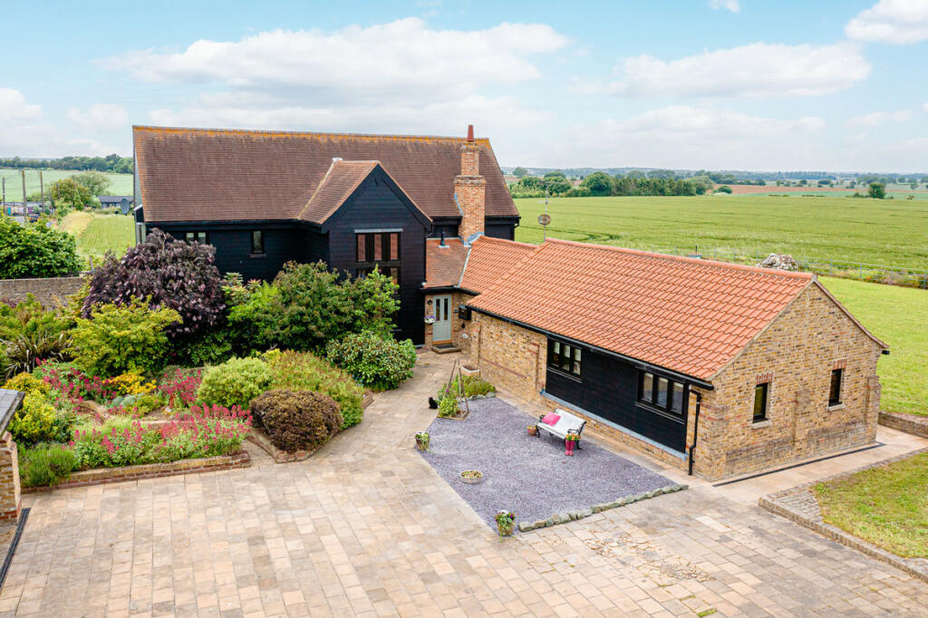 4 bedroom barn conversion for sale in Barling Road, Southendonsea, SS3