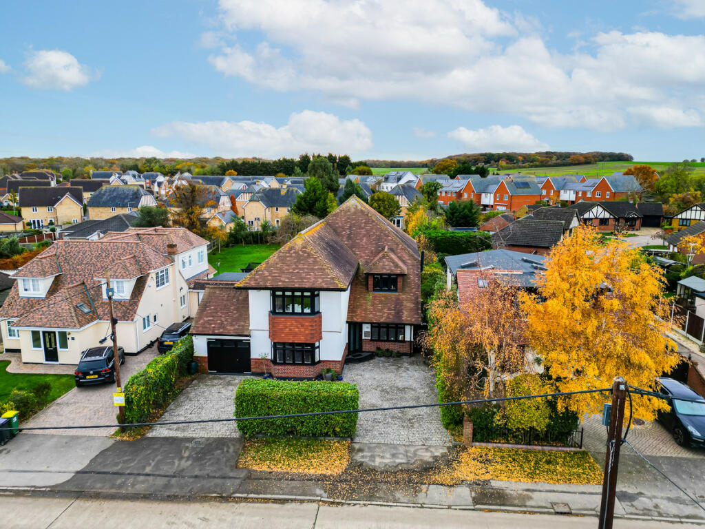 5 bedroom detached house for sale in Thorpe Road, Hockley, SS5