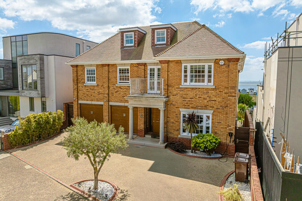 Main image of property: Lodwick, Southend-on-sea, SS3