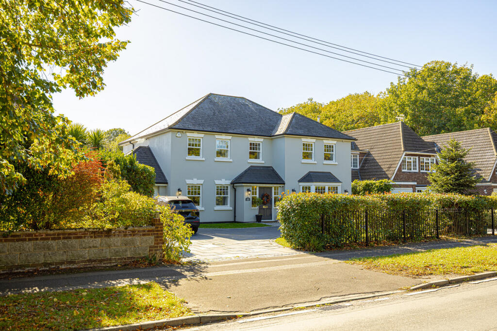 Main image of property: Daws Heath Road, Benfleet, SS7