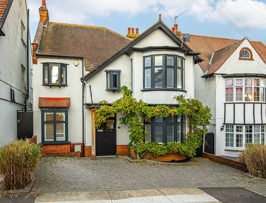 Main image of property: Cliff Road, Leigh-on-sea, SS9