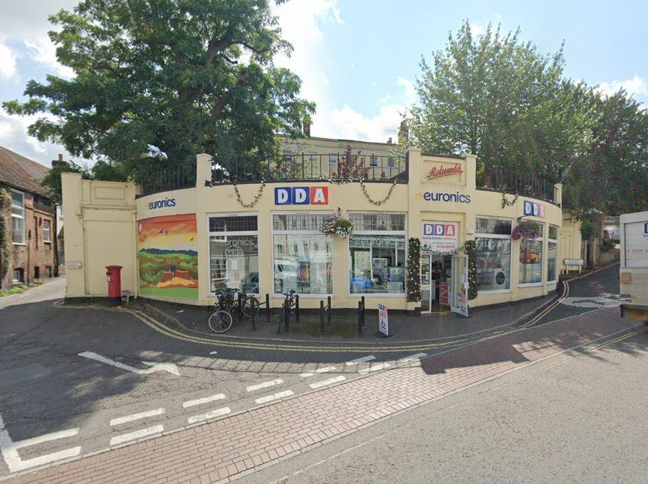 High street retail property to lease in South Street, Dorking, Surrey, RH4