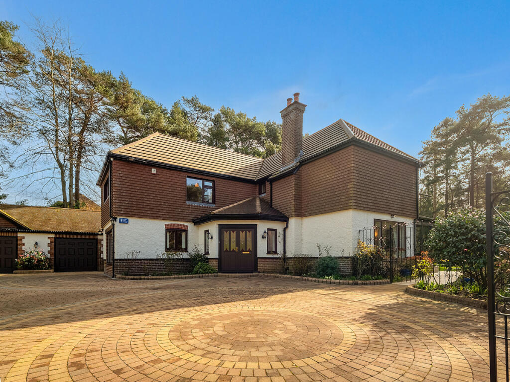 5 bedroom detached house for sale in Heatherlands Road Chilworth Southampton, Hampshire, SO16 7JD, SO16