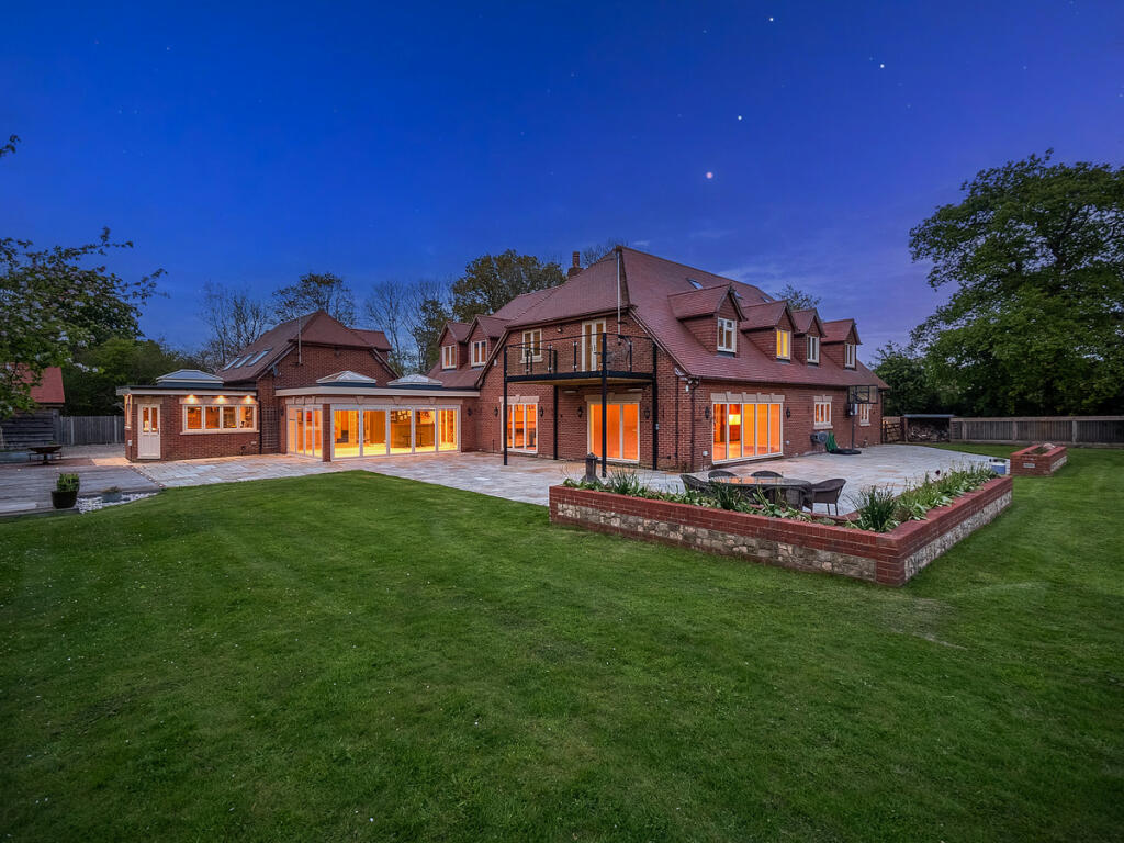 5 bedroom detached house for sale in Cooks Lane Lockerley Romsey