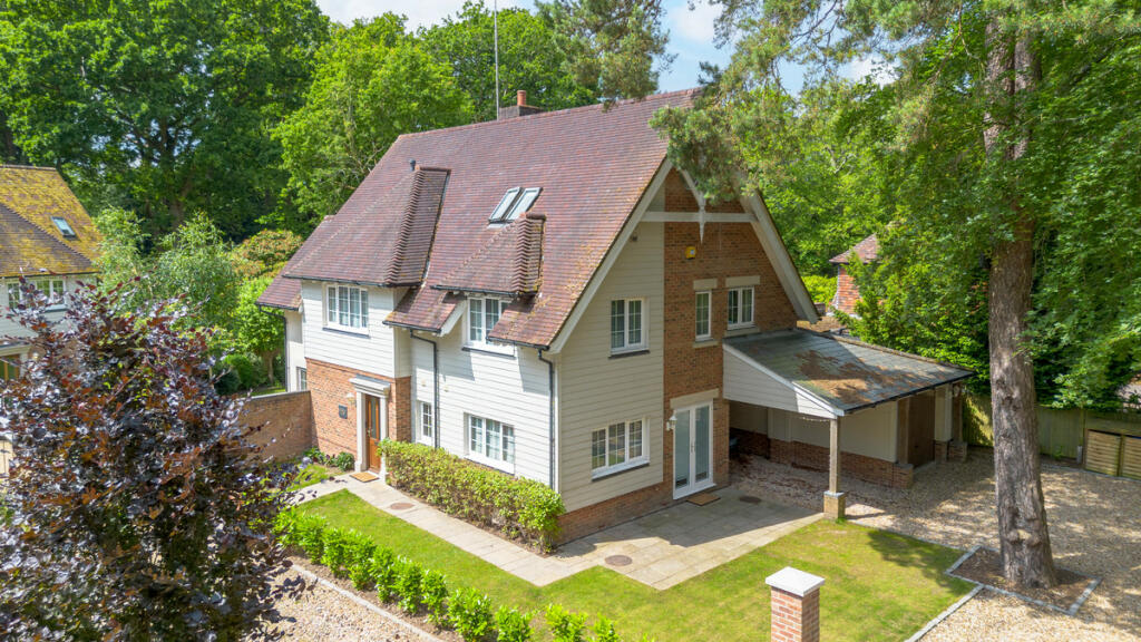 5 bedroom detached house for sale in The Spinney Bassett Southampton, Hampshire, SO16 7FW, SO16