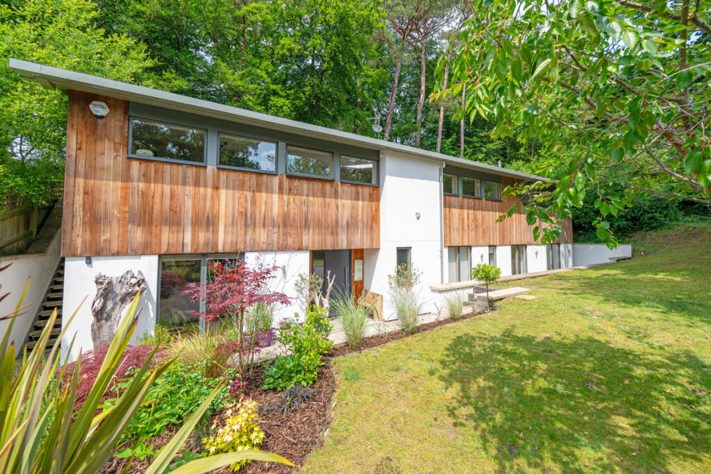 Main image of property: Reading Road North Fleet, Hampshire, GU51 4AQ