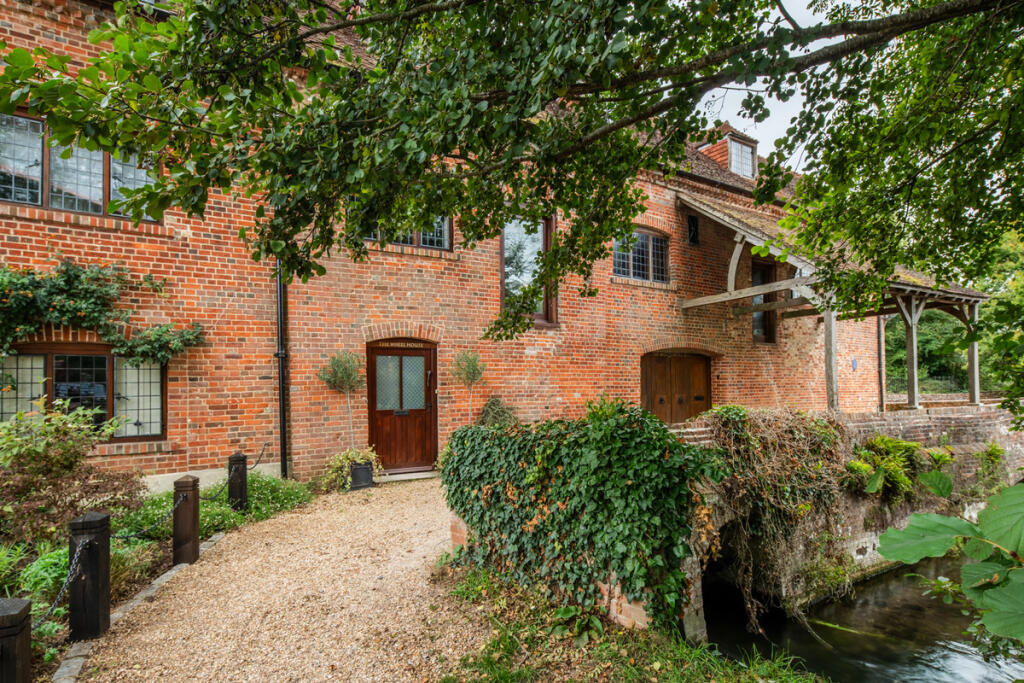 Main image of property: The Causeway Romsey, Hampshire, SO51 8HF