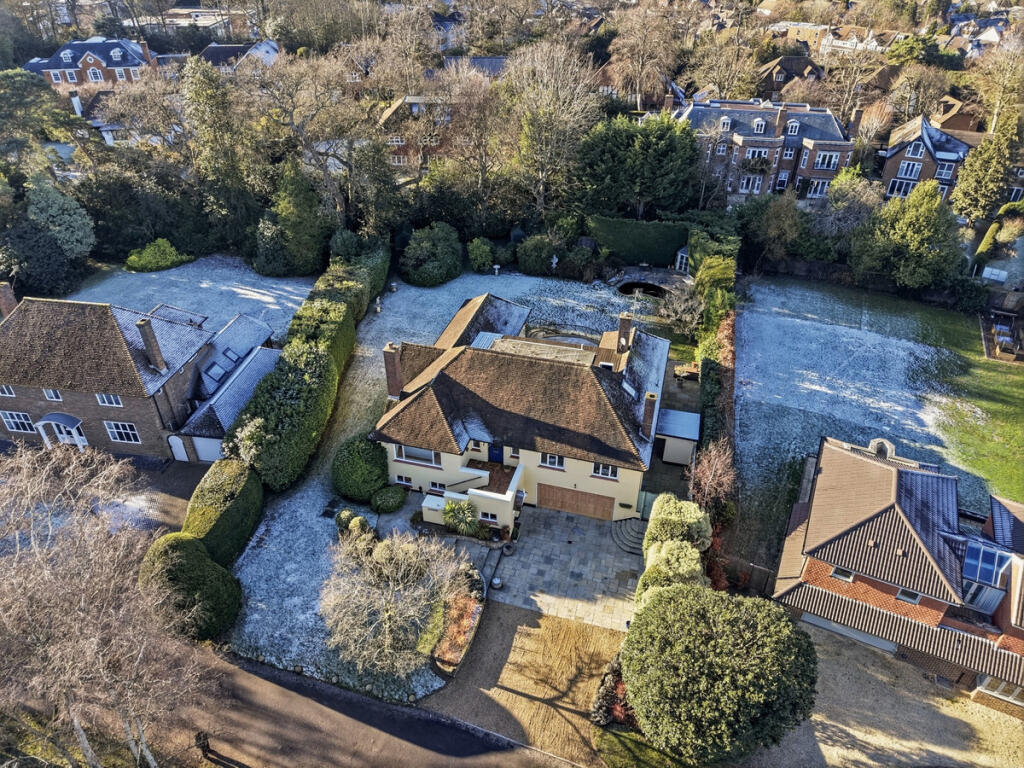 Main image of property: Manor Walk, Weybridge, Surrey KT13 8SD