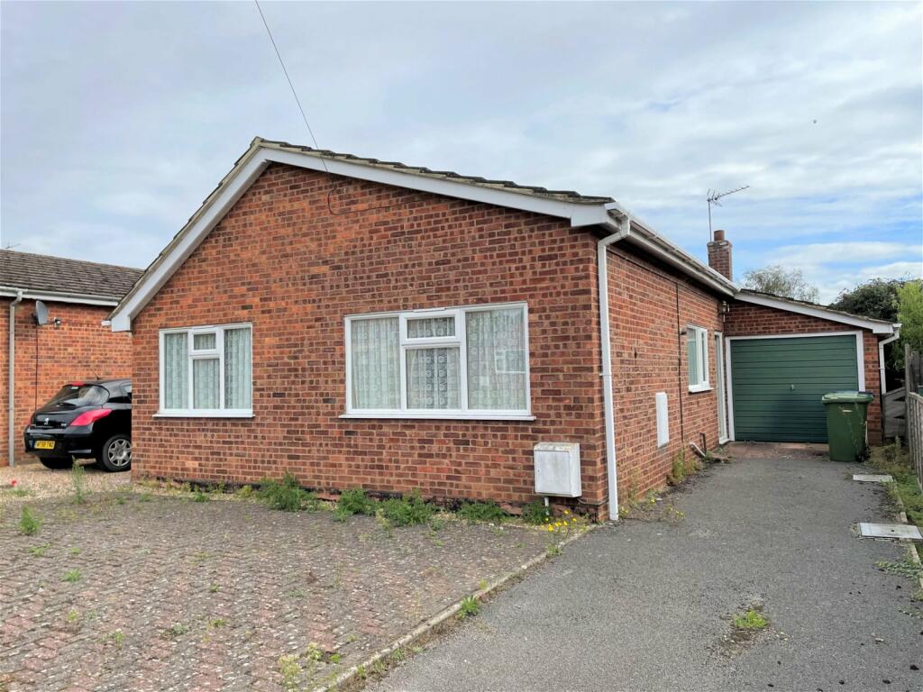 2 bedroom detached bungalow for sale in Ronalds Way, Doddington, PE15