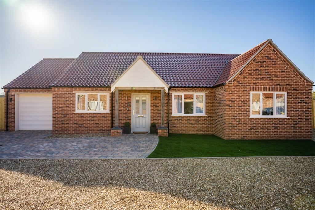 3 bedroom detached bungalow for sale in Upwell Road, Christchurch