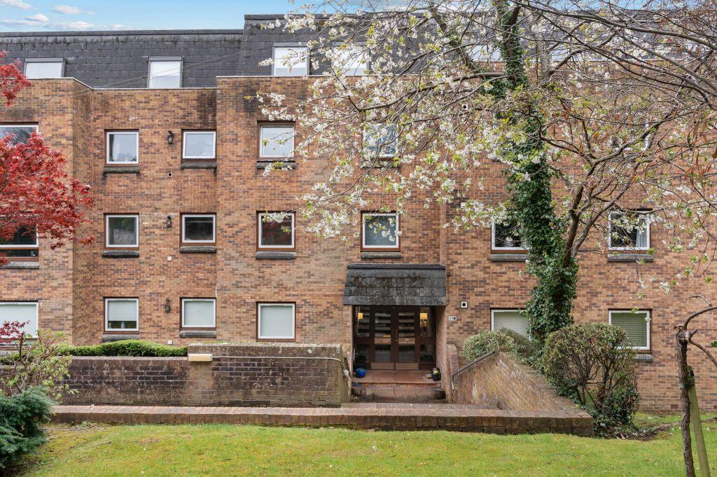 Main image of property: Flat 32, 250 Camphill Avenue, Shawlands, Glasgow, G41 3AS
