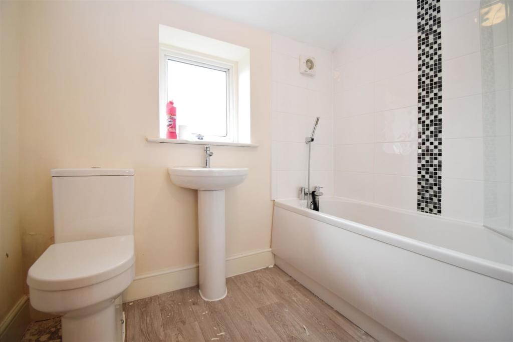 3 bedroom terraced house for sale in Higher Road, Longridge, Preston, PR3