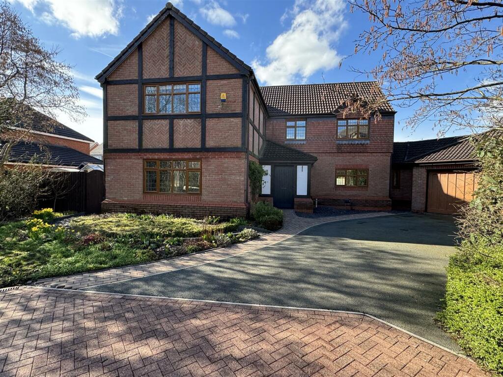 5 bedroom detached house for sale in Carbis Avenue, Grimsargh, Preston, PR2