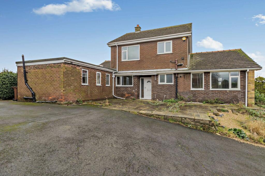 4 bedroom detached house for sale in White Lodge, Chapel Hill