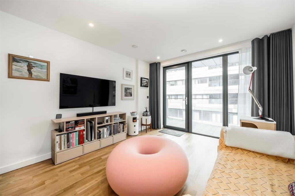 Main image of property: Hawthorne Crescent, Greenwich
