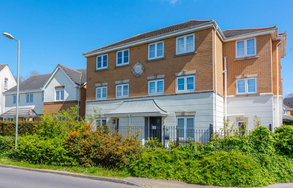 4 bedroom town house for sale in Ferndown Close, Beggarwood