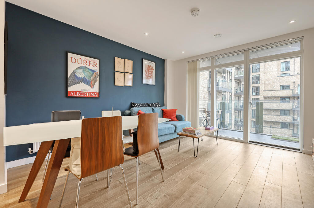 Main image of property: Lamington Heights, Canary Wharf, E14