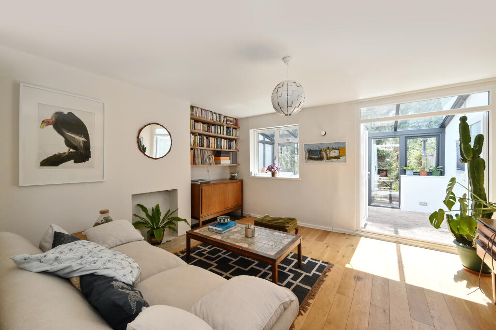 Main image of property: Stepney Green, E1