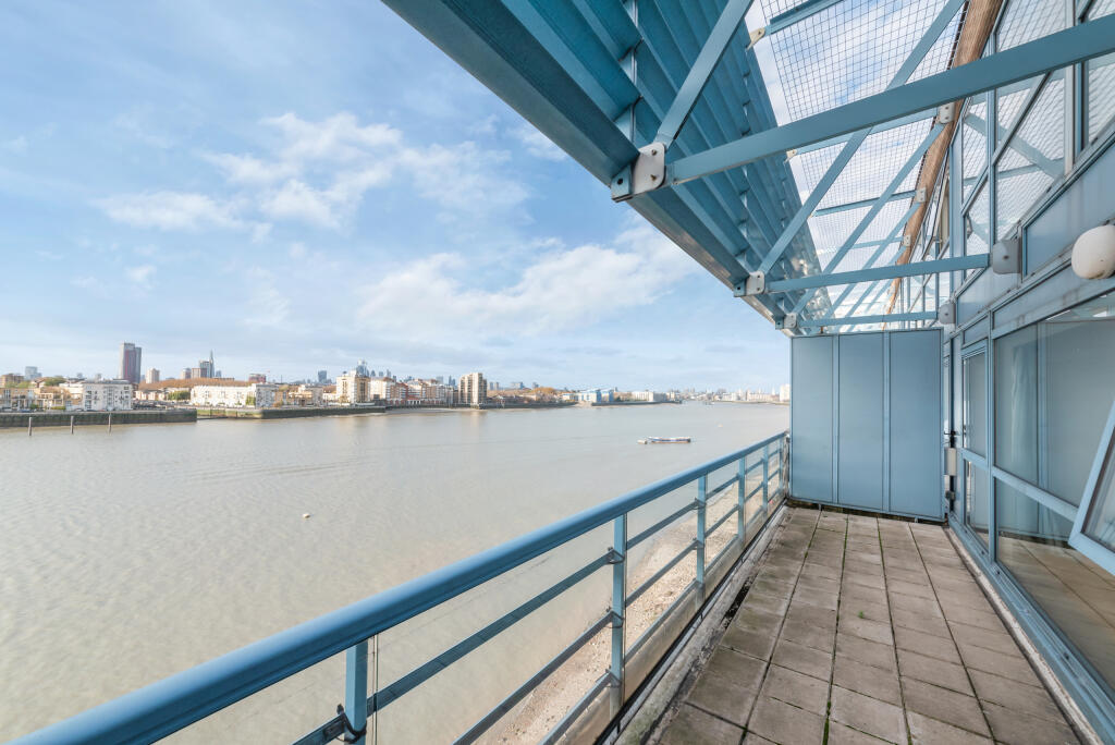 Main image of property: Arnhem Wharf, Canary Wharf, E14