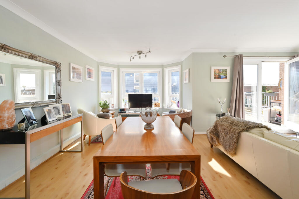 Main image of property: Artemis Court, Canary Wharf, E14