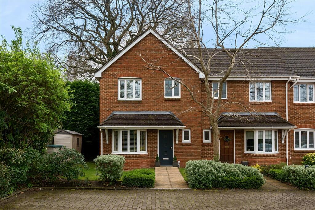 2 bedroom end of terrace house for sale in Updown Hill, Windlesham