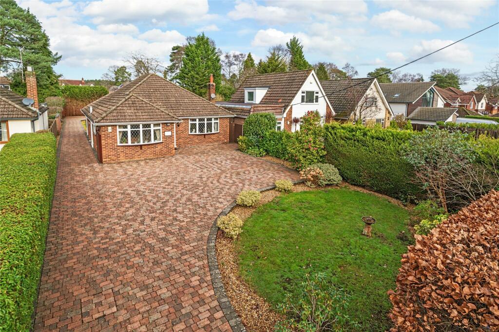 3 bedroom bungalow for sale in Ambleside Road, Lightwater, Surrey, GU18