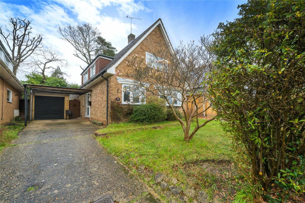 3 bedroom detached house for sale in Keswick Drive, Lightwater, Surrey