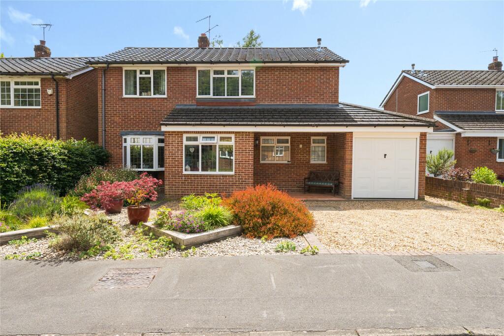 4 bedroom detached house for sale in Owen Road, Windlesham, Surrey, GU20