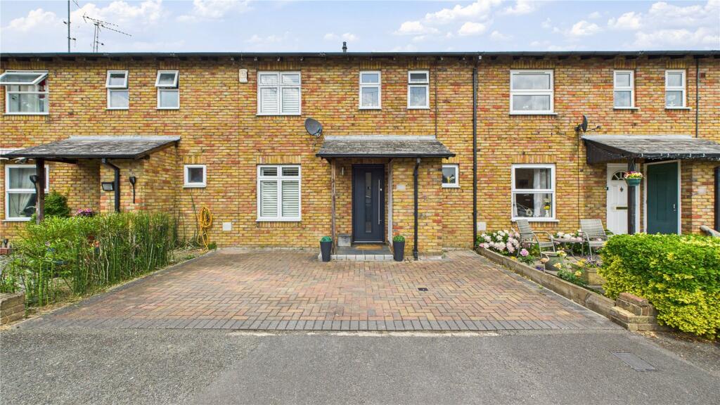Main image of property: Hammond Way, Lightwater, Surrey, GU18