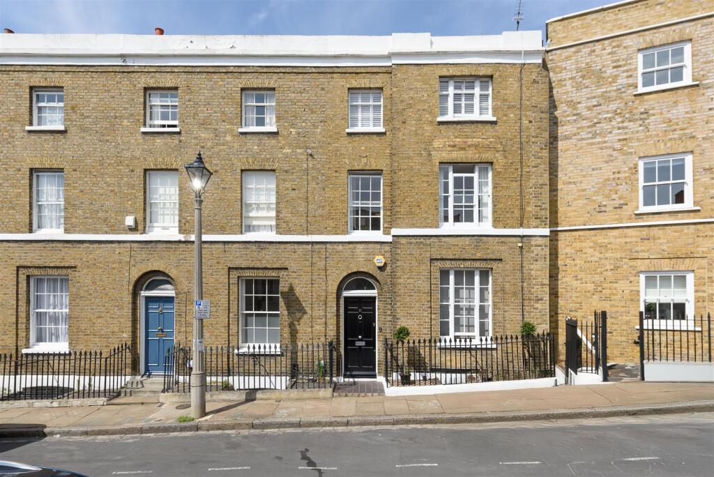 Main image of property: Royal Place, London