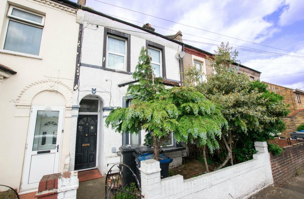 3 bedroom terraced house for sale in Lancing Road, Croydon, CR0