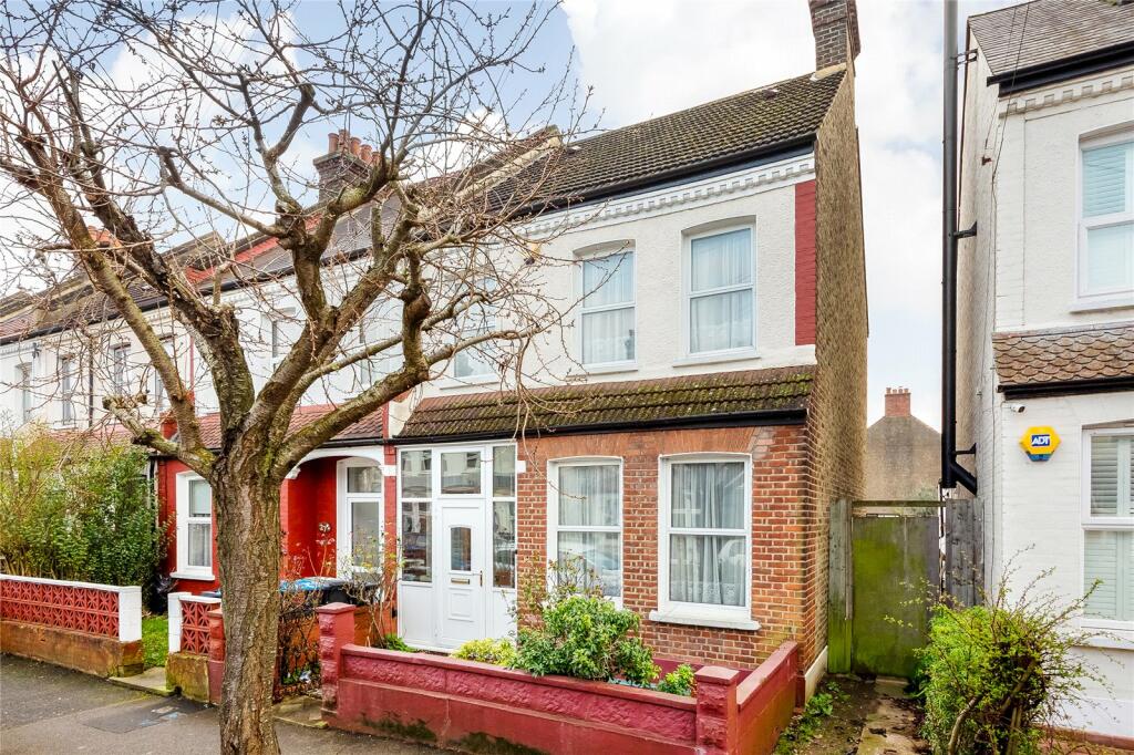 3 bedroom end of terrace house for sale in Leander Road, Thornton Heath