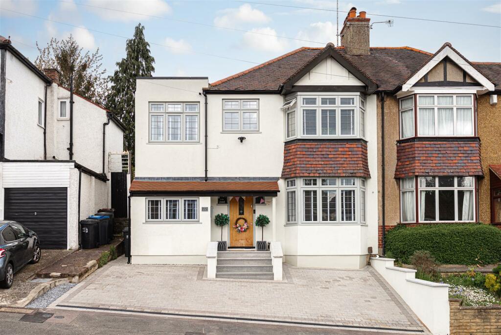 4 bedroom semidetached house for sale in The Vale, Coulsdon, CR5