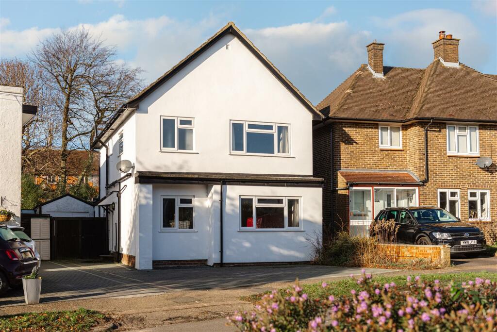 3 bedroom detached house for sale in Duncan Road, Burgh Heath, Tadworth